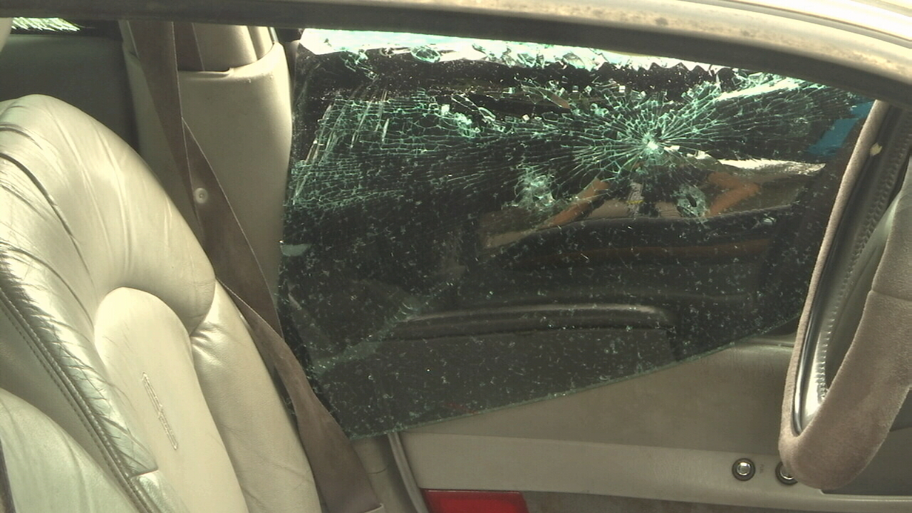 Cars damaged by BB gun shots in Mandarin