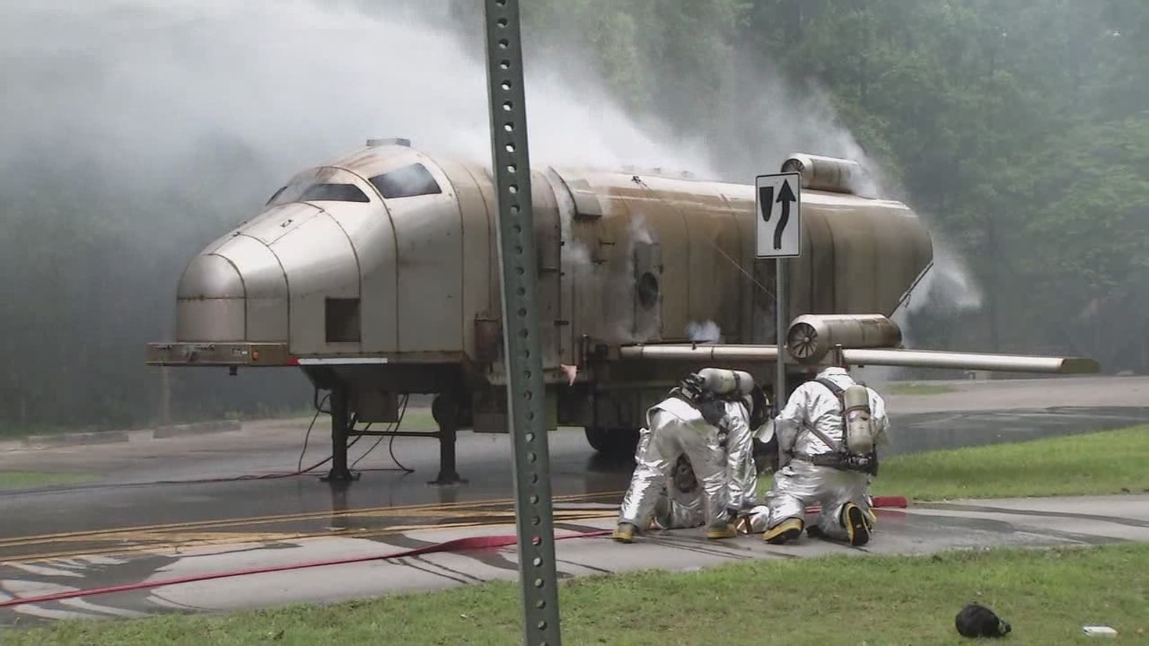 NAS Jacksonville, Jacksonville FireRescue hold plane crash...