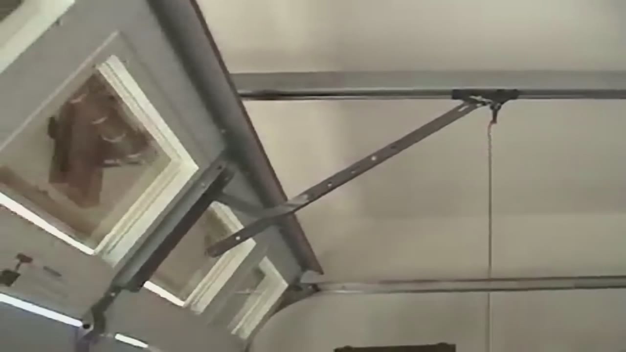 Thief Can Open Your Garage Door In 6 Seconds