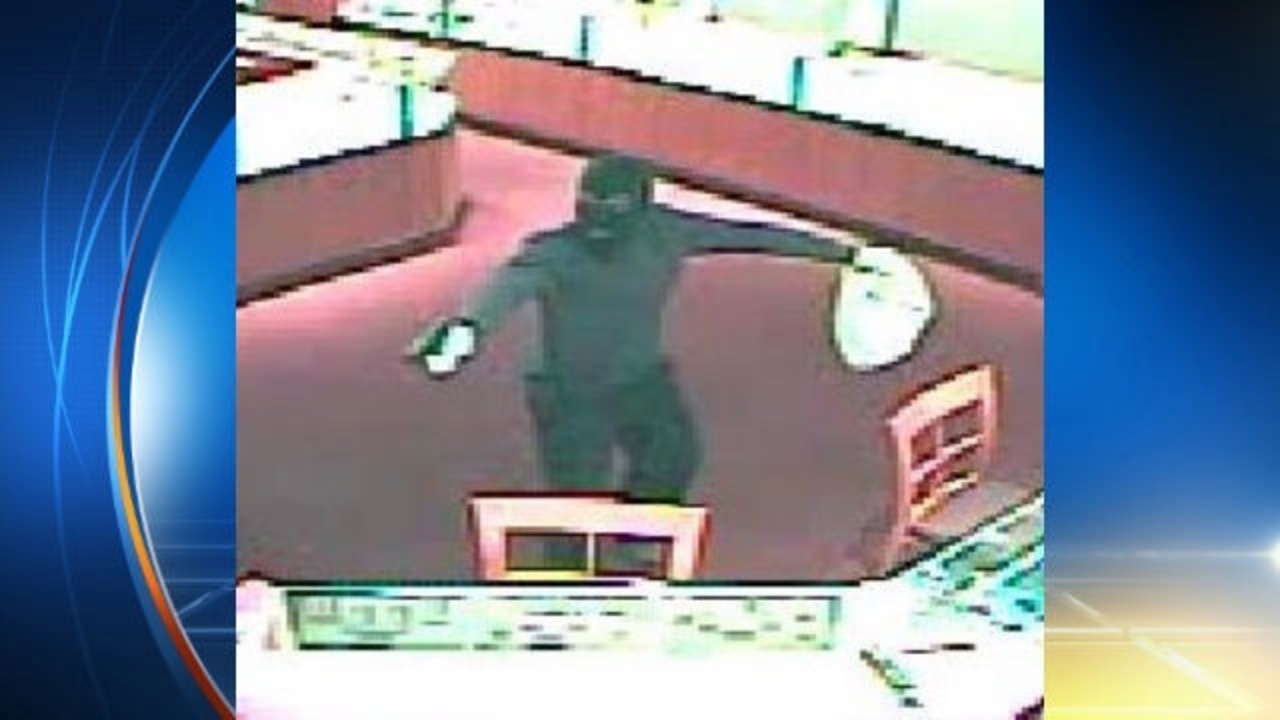 Man sought in jewelry store robbery at St. Augustine
