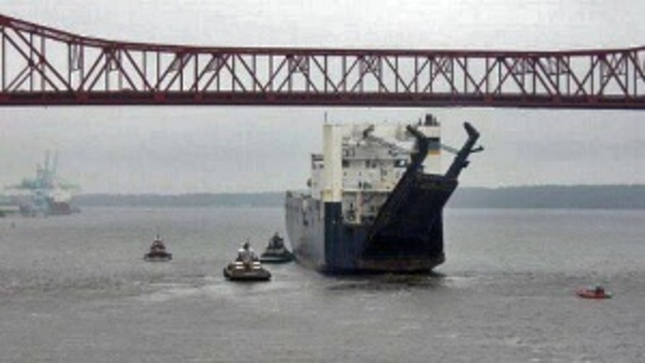 Ship that hit Mathews Bridge moves to Blount Island