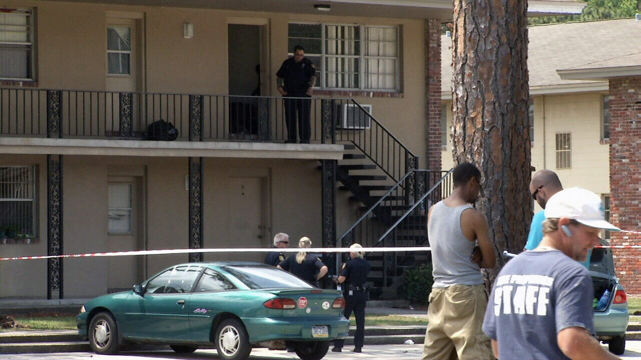 Police Man shot in Arlington