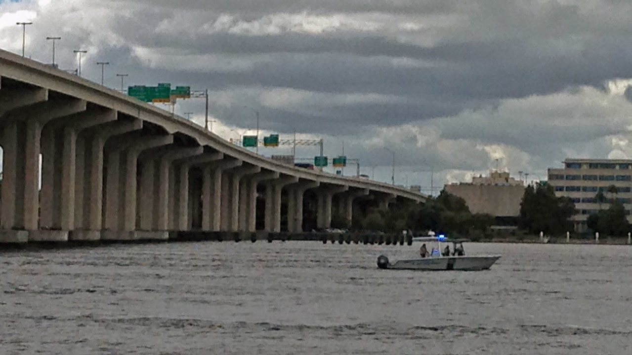 JSO Body of man who jumped off bridge after police chase...