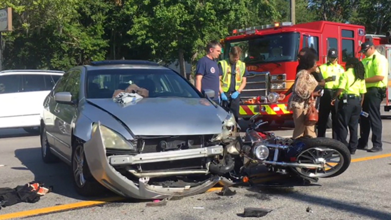 At least 1 person hurt in motorcycle crash in Mandarin