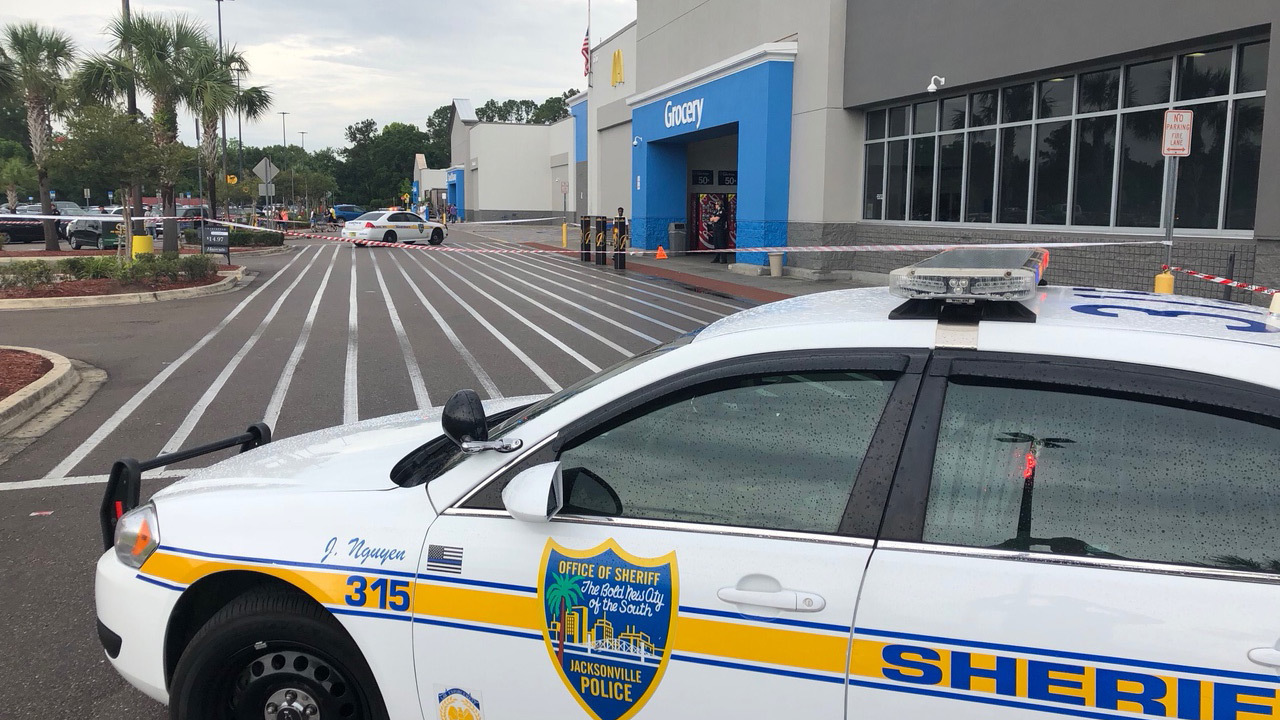 Police Man shot in parking lot of Jacksonville Walmart