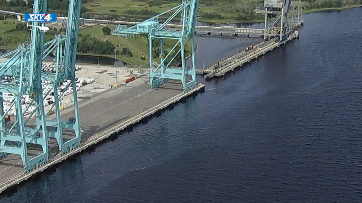 Oil spills into river when tank punctured at Blount Island