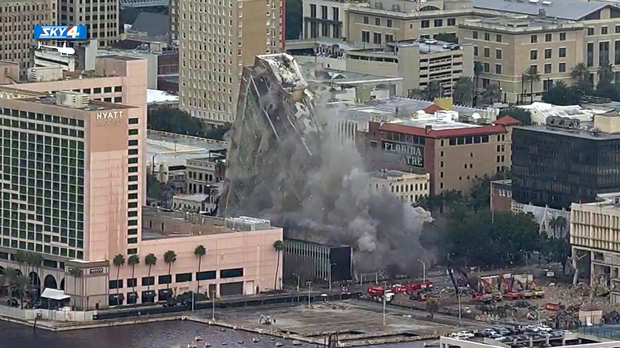 After 60 years, Jacksonville's old City Hall crumbles in seconds