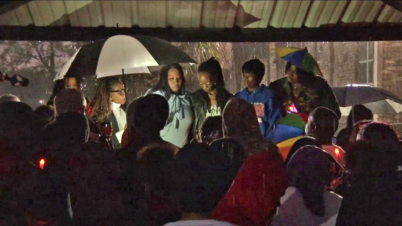 Mother vows to 'shake Duval County' until she gets justice in...