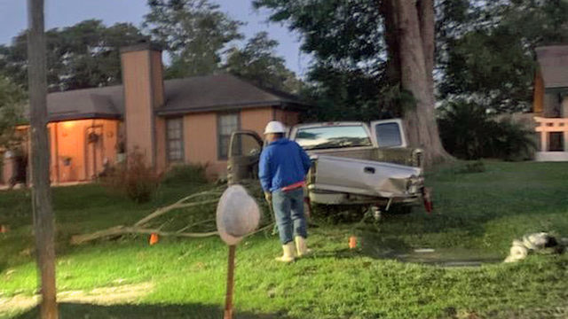 Police chase ends with crash in homeowner's front yard
