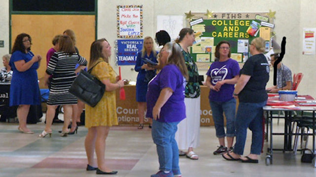 Hundreds show up at Clay County teacher job fair